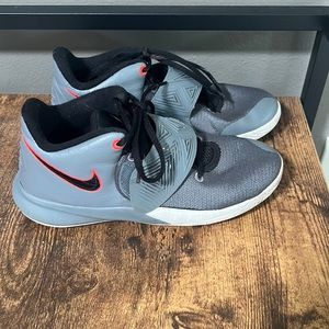 Kyrie Basketball Shoes - 5.5Y